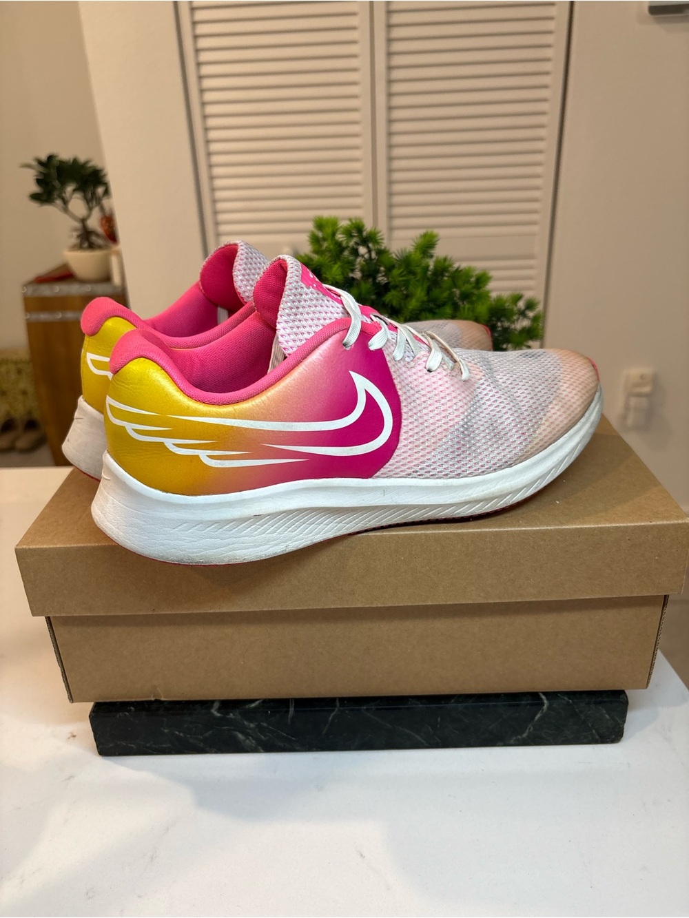 Nike Star Running Pink Womens running shoes size 7Y